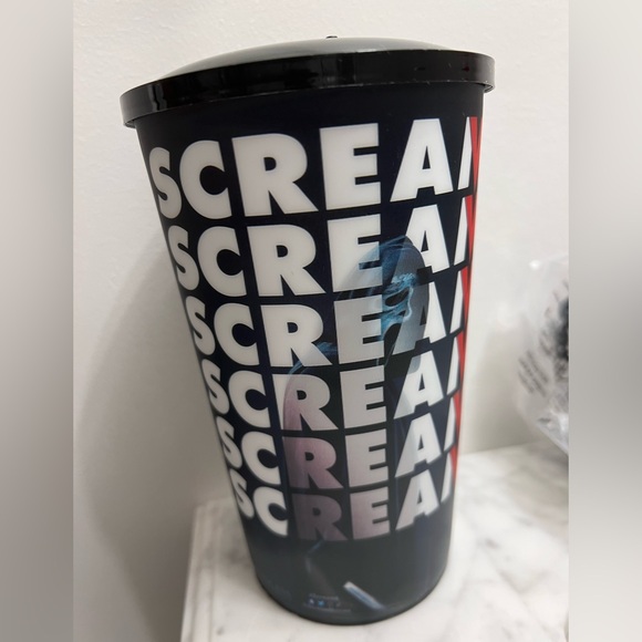 SCREAM Cup with Ghostface Topper - Picture 2 of 5